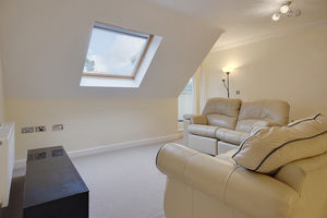 OP Lounge/Kitchen- click for photo gallery